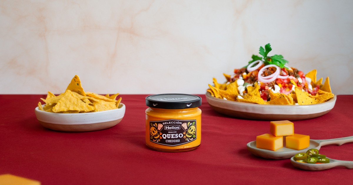 Un “dipeo” de locura con nuestra salsa de queso cheddar - Helios
